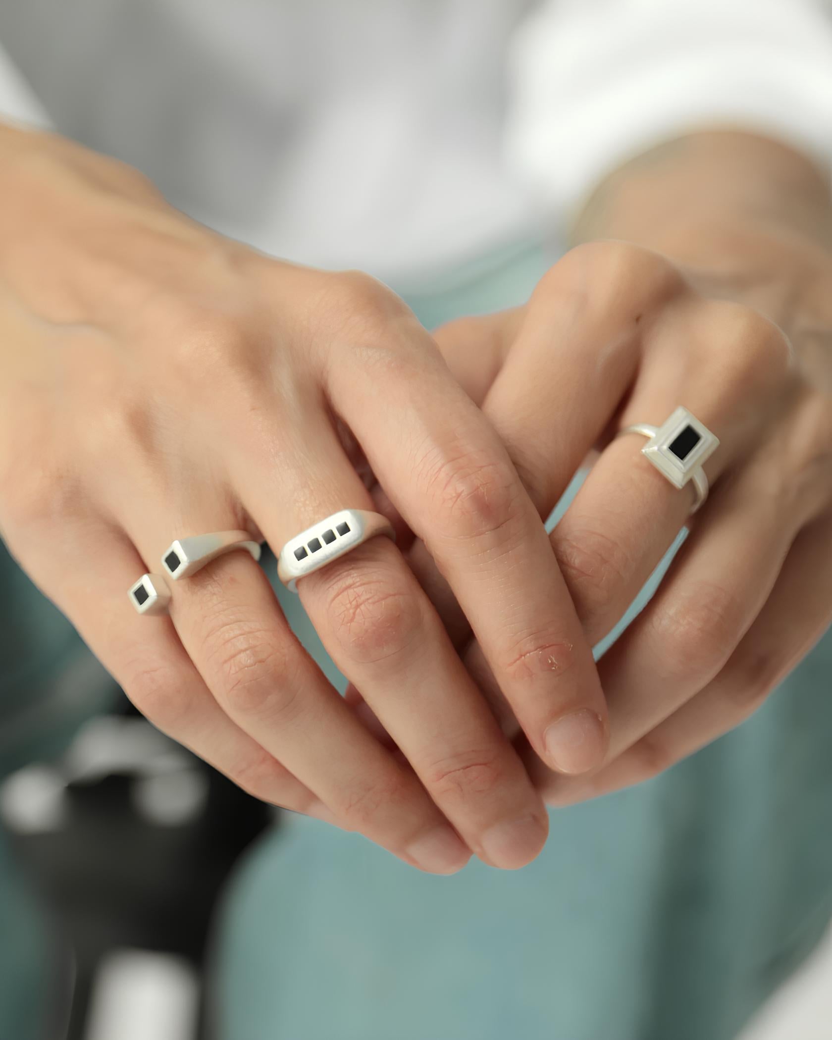Four-Stone Onyx Ring koku0198