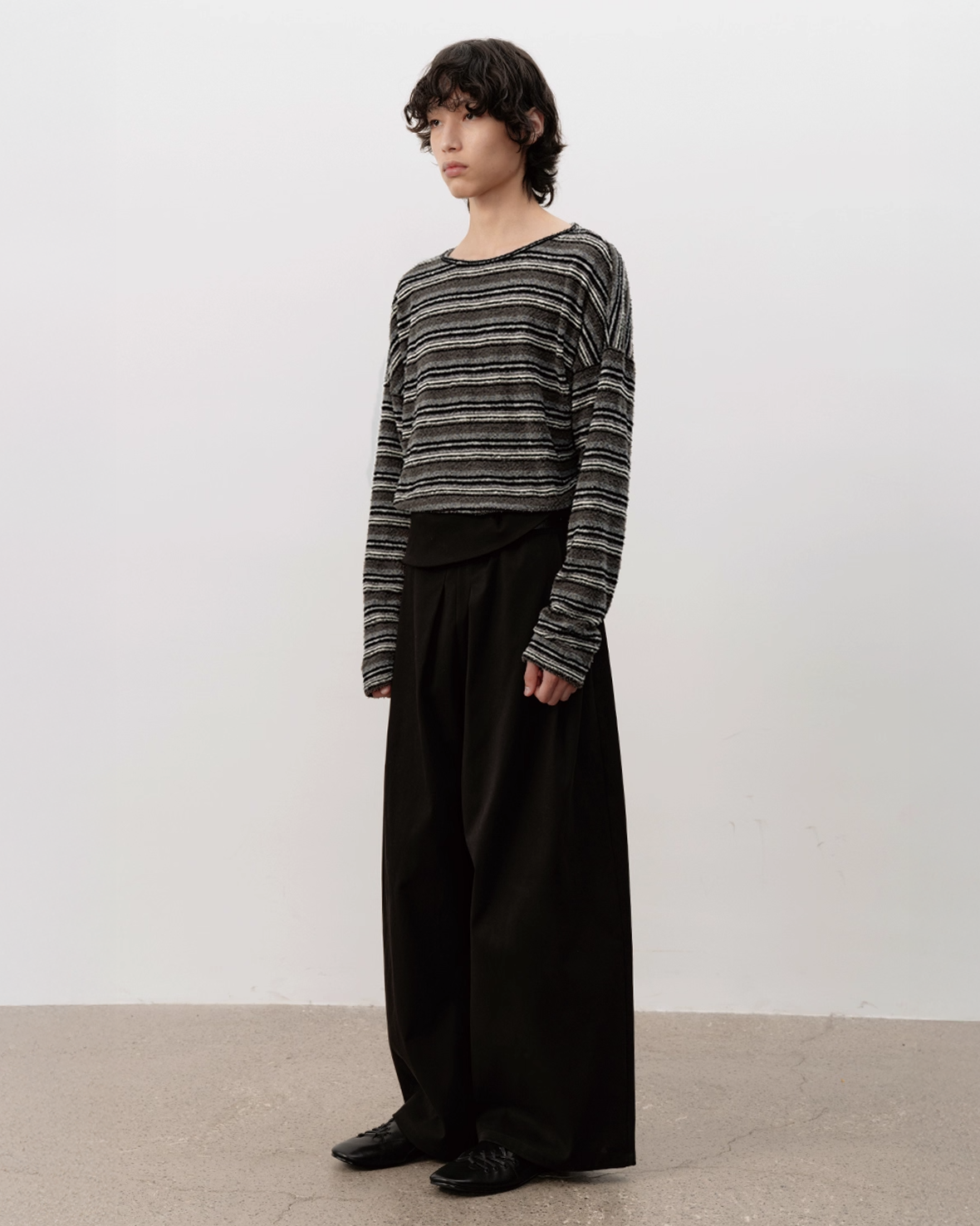 Diagonal Lace-Up Pleated Leather Shoes koku0086